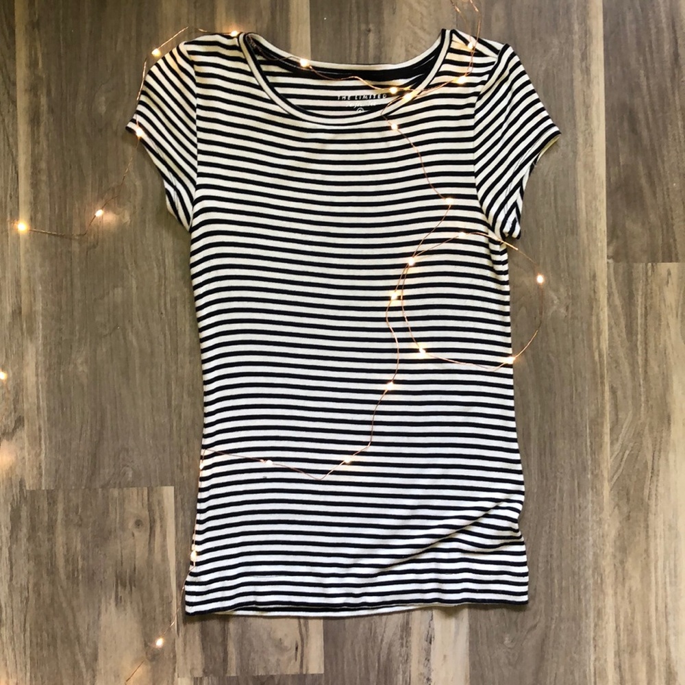 Black and White Striped Tee 🖤